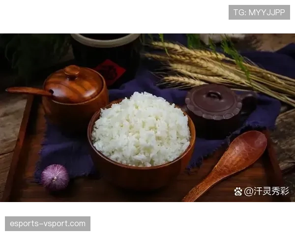 吴向东凌晨四点还在啃鸡胸肉，这人是真把日子过成训练计划了